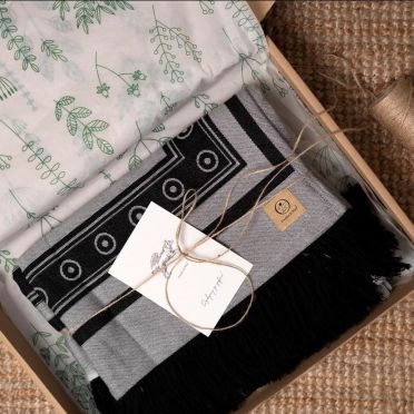 TKANY NA KROŚNIE BAMBUSOWO BAWEŁNIANY PLED WE WZORZE MOKOSZ